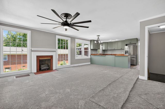 128 S Young St, Sparta, TN 38583