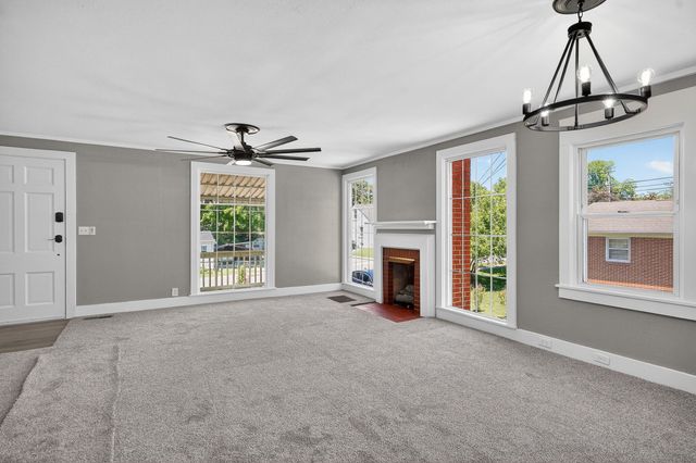 128 S Young St, Sparta, TN 38583
