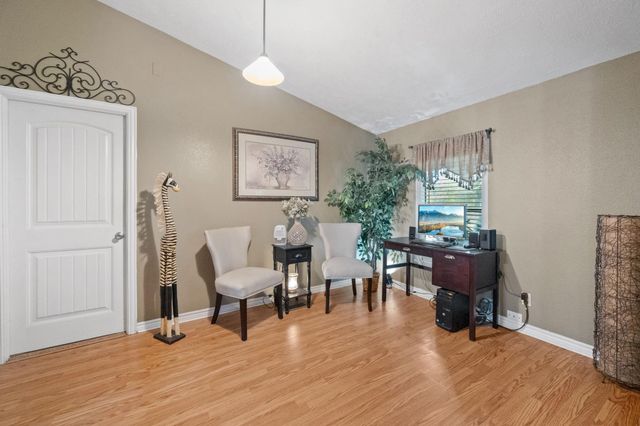 210 N 10th Street, Highlands, TX 77562