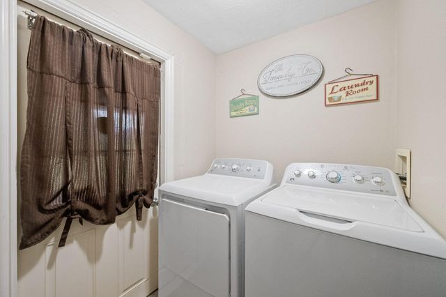 210 N 10th Street, Highlands, TX 77562