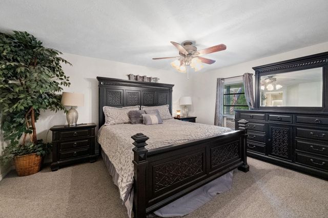 210 N 10th Street, Highlands, TX 77562