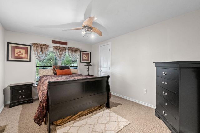 210 N 10th Street, Highlands, TX 77562