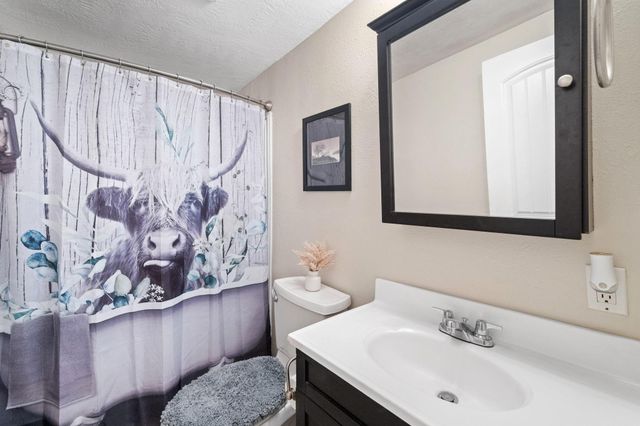210 N 10th Street, Highlands, TX 77562
