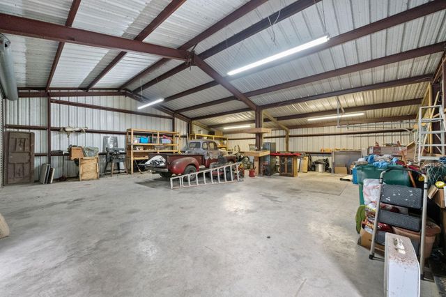 210 N 10th Street, Highlands, TX 77562