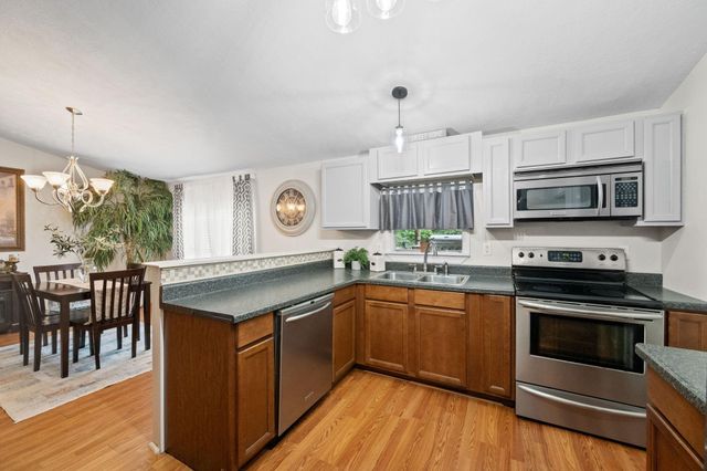 210 N 10th Street, Highlands, TX 77562