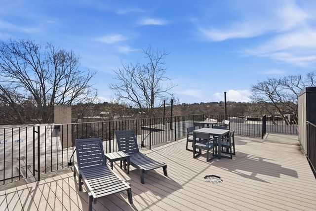 90 Kilsyth Rd 32, Boston, MA 02135