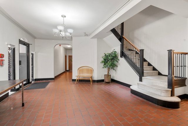 90 Kilsyth Rd 32, Boston, MA 02135