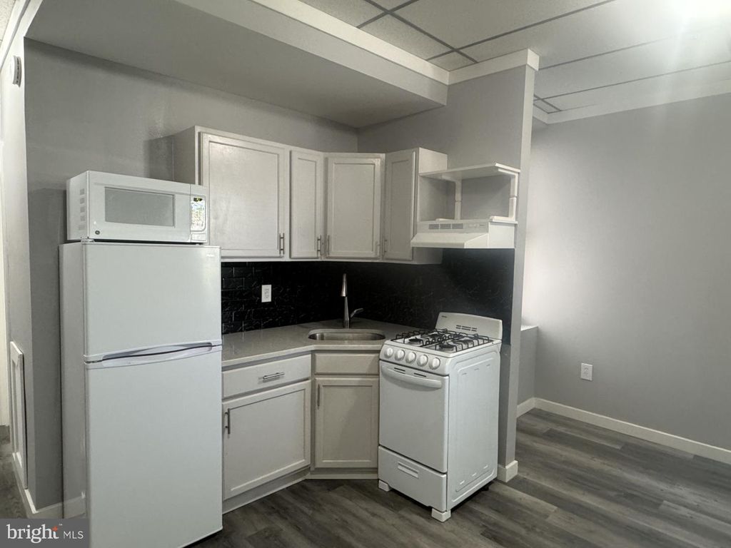 4154 W GIRARD AVE, Philadelphia, PA 19104