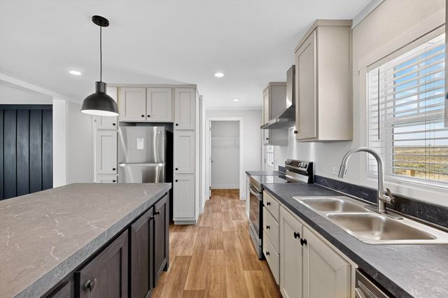 51 Airport Drive, Los Lunas, NM 87031