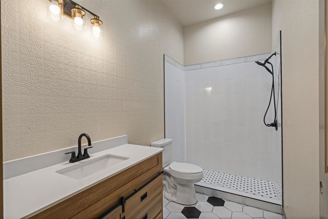 412 Vz County Road 1413, Van, TX 75790