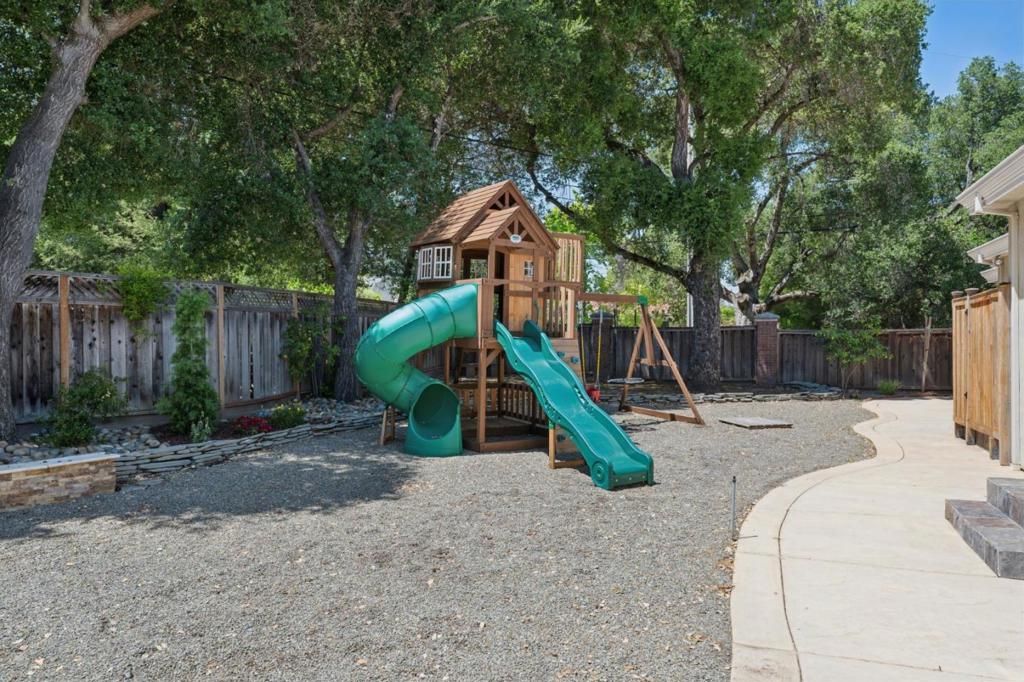 Image 49 of property listing at 20041 Heritage Oak, Saratoga, CA 95070