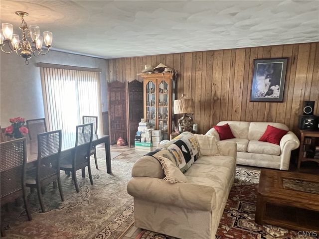 17 Carol Drive, Camillus, NY 13031