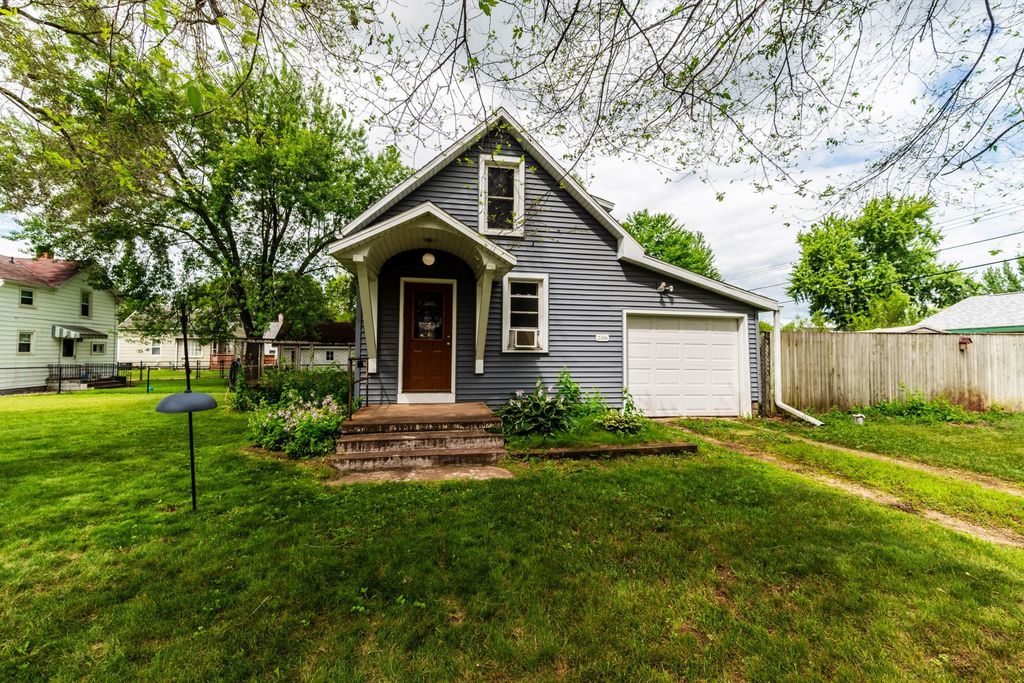 Image 1 of property listing at 2316 6th Street, Eau Claire, WI 54703