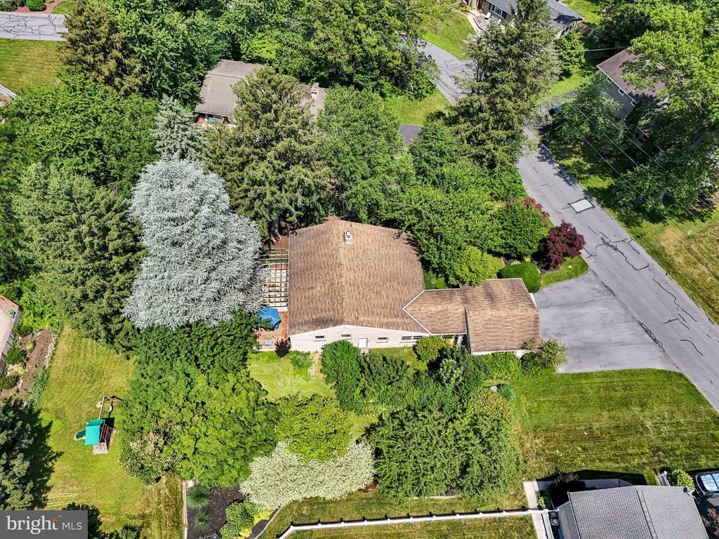 8 MAYFIELD RD, Mechanicsburg, PA 17055