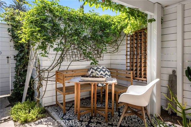 2317 Walgrove, Los Angeles, CA 90066