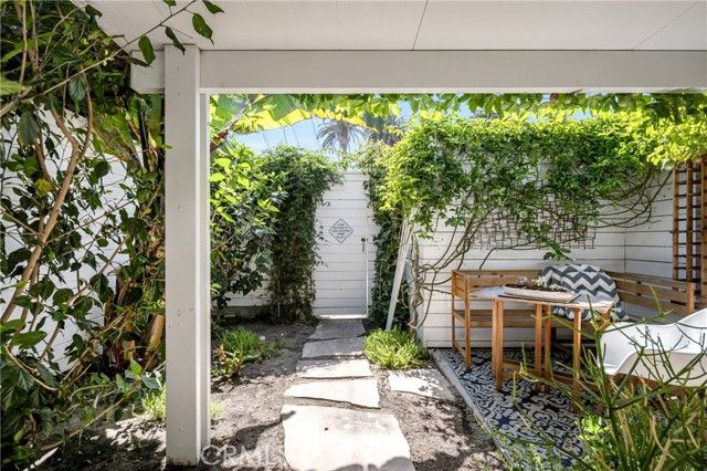 2317 Walgrove, Los Angeles, CA 90066