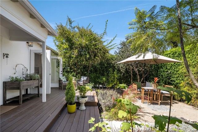 2317 Walgrove, Los Angeles, CA 90066