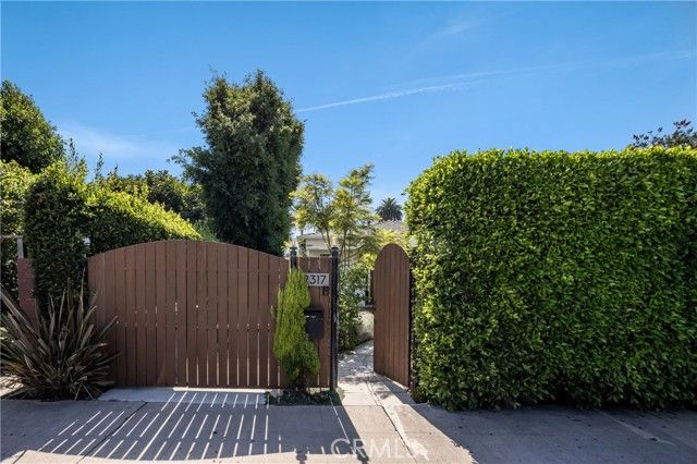 2317 Walgrove, Los Angeles, CA 90066