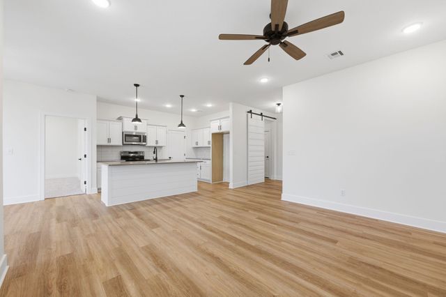 620 Elmwood St, Park City, KS 67147