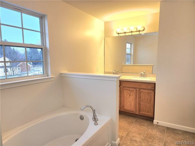 5871 Pinehurst Court, Hamburg, NY 14085