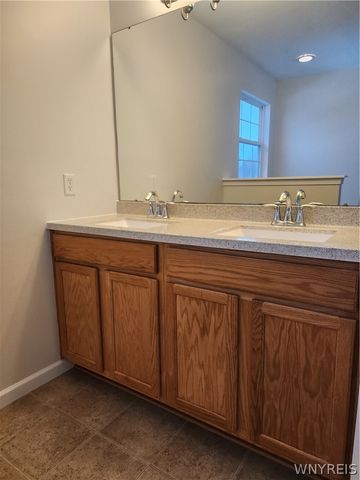 5871 Pinehurst Court, Hamburg, NY 14085