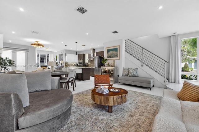 10363 NW 63rd Ter, Doral, FL 33178