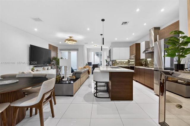 10363 NW 63rd Ter, Doral, FL 33178