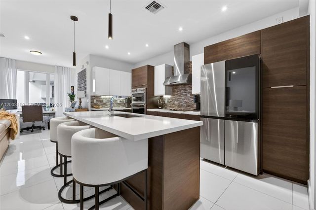 10363 NW 63rd Ter, Doral, FL 33178