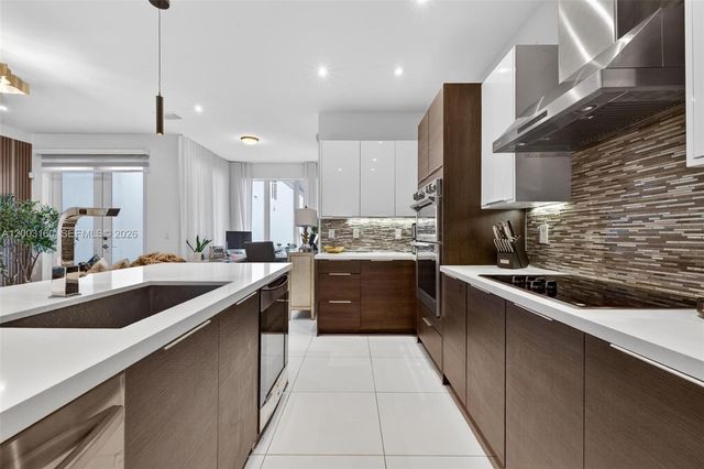 10363 NW 63rd Ter, Doral, FL 33178