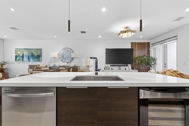 10363 NW 63rd Ter, Doral, FL 33178