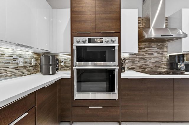 10363 NW 63rd Ter, Doral, FL 33178