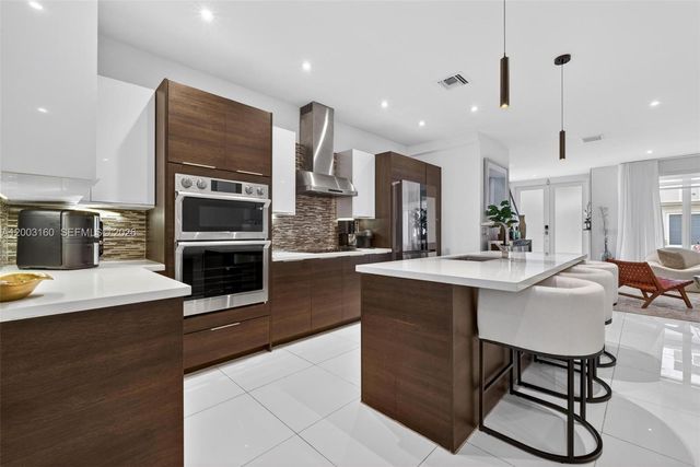 10363 NW 63rd Ter, Doral, FL 33178