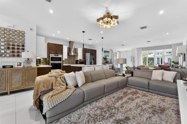 10363 NW 63rd Ter, Doral, FL 33178