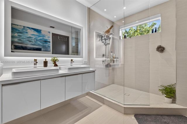 10363 NW 63rd Ter, Doral, FL 33178