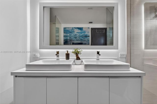 10363 NW 63rd Ter, Doral, FL 33178