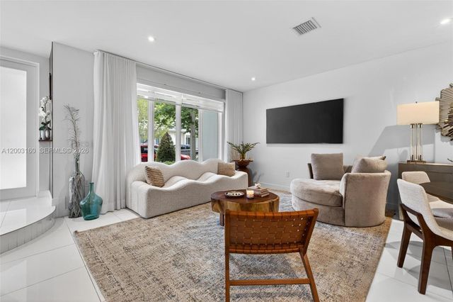 10363 NW 63rd Ter, Doral, FL 33178