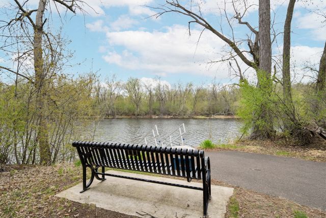 359 Riverside Circle, Anoka, MN 55303