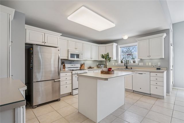 1319 Ashford Court NE, Cedar Rapids, IA 52402