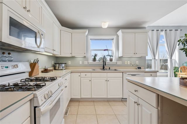 1319 Ashford Court NE, Cedar Rapids, IA 52402