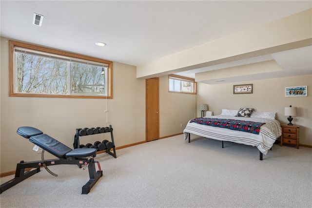 1319 Ashford Court NE, Cedar Rapids, IA 52402