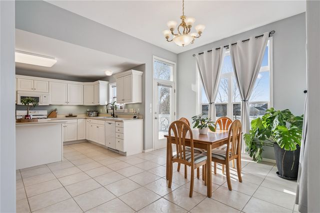 1319 Ashford Court NE, Cedar Rapids, IA 52402