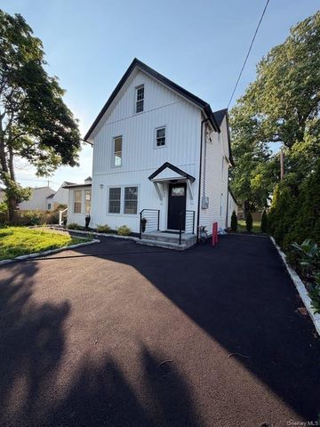 227 N Railroad Avenue, Babylon, NY 11702