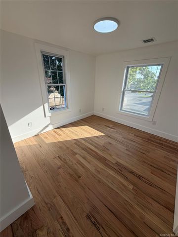 227 N Railroad Avenue, Babylon, NY 11702
