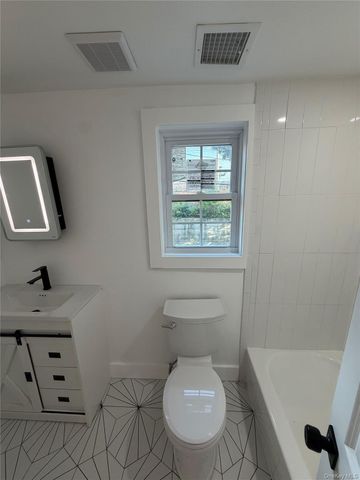 227 N Railroad Avenue, Babylon, NY 11702
