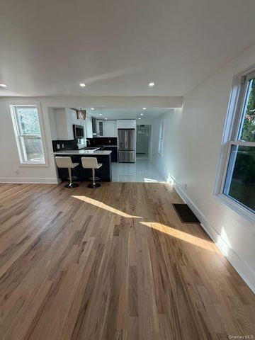 227 N Railroad Avenue, Babylon, NY 11702