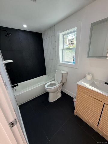 227 N Railroad Avenue, Babylon, NY 11702