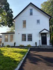 227 N Railroad Avenue, Babylon, NY 11702