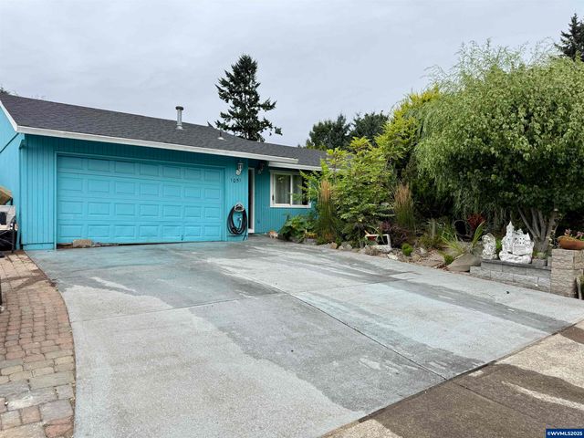 1051 Orchard Ln, Woodburn, OR 97071