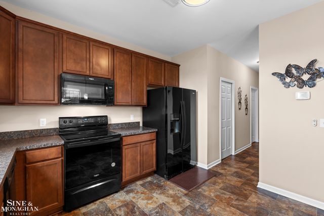 49111 Charnwood Drive, Macomb, MI 48042