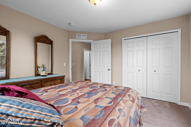 49111 Charnwood Drive, Macomb, MI 48042